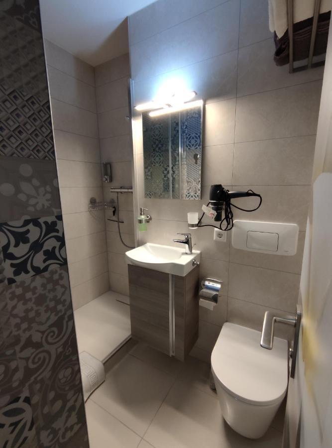 Studio 20Qm Mit Balkon Und Innenpool - 22010 施卢赫湖 外观 照片